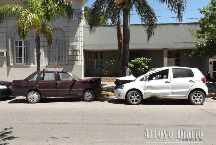 Estos vehículos fueron los protagonistas del accidente en el acceso autopista.