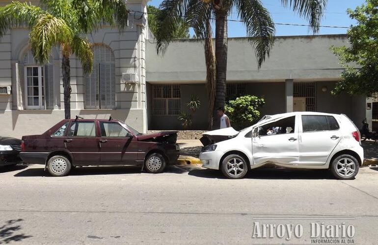 Estos vehículos fueron los protagonistas del accidente en el acceso autopista.