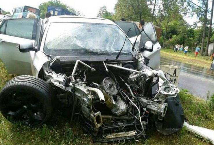 Así quedó la camioneta de Iturbe tras el choque contra un camión. Foto: @Gustavo_Cima