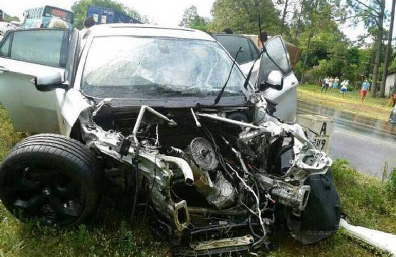 Así quedó la camioneta de Iturbe tras el choque contra un camión. Foto: @Gustavo_Cima