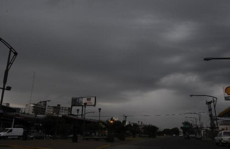 Imagen de Mientras llueve, rige un alerta meteorológico para el centro y sur de Santa Fe