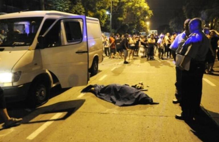 El hermano del joven detenido por el fatal ataque a una combi con hinchas de Newell's ocurrido el 15 de diciembre pasado se present&oacute; en tribunales y qued&oacute; detenido. Foto: S.Salinas. La Capital