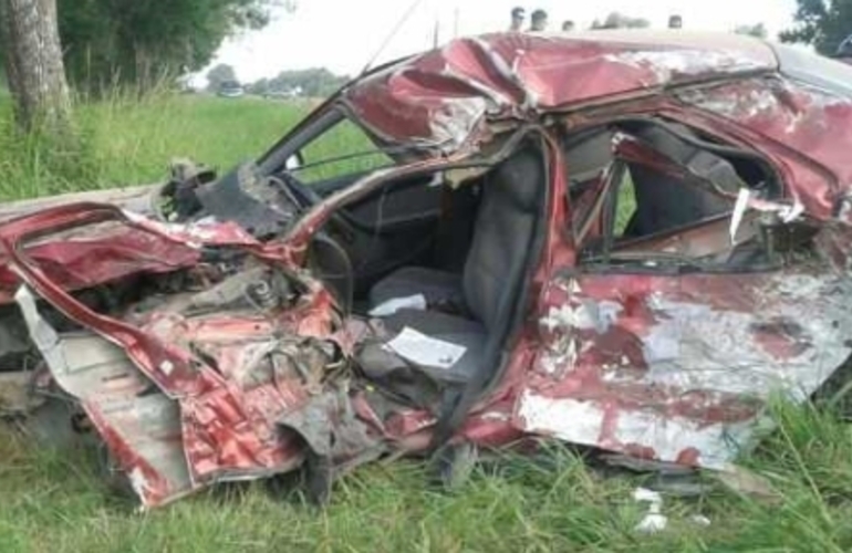 El conductor del coche recibió el golpe más fuerte. Foto: Bomberos Capitán Bermúdez