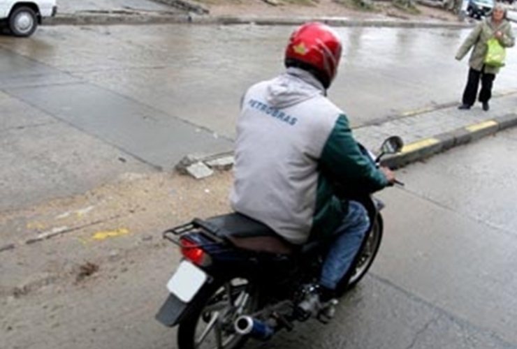 Imagen de Reglamentaron la obligatoriedad de la venta de motos con el casco