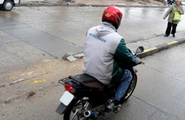 Imagen de Reglamentaron la obligatoriedad de la venta de motos con el casco