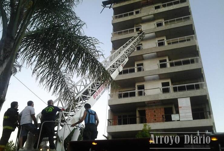 Imagen de Bomberos probaron escalera de 30 metros en el centro de la ciudad