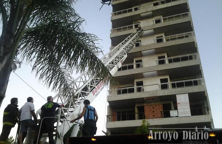 Imagen de Bomberos probaron escalera de 30 metros en el centro de la ciudad