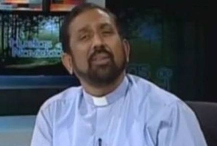 El padre Ignacio Peri&eacute;s durante el programa "Huellas de Navidad". | Foto: Captura Youtube