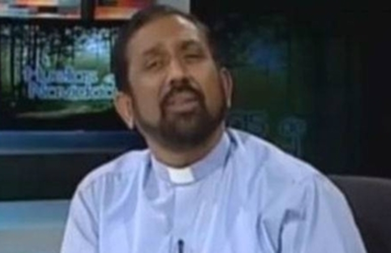 El padre Ignacio Peri&eacute;s durante el programa "Huellas de Navidad". | Foto: Captura Youtube