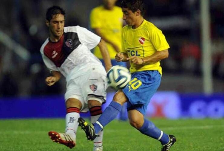 Newell's debuta en la Copa de Oro en Mar del Plata ante Independiente, que eligió vestir de amarillo.