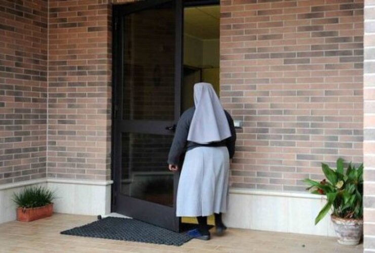 Imagen de Una monja de un convento de clausura dio a luz a un bebé y le puso Francisco