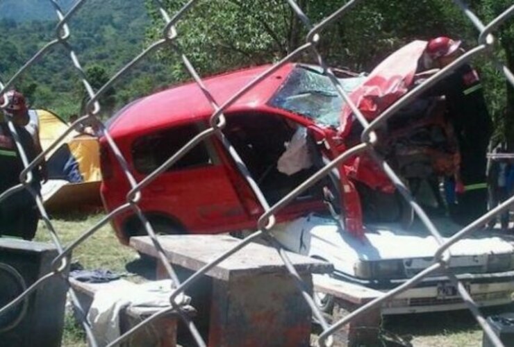 Imagen de Un joven atropelló una carpa y mató a dos hermanos