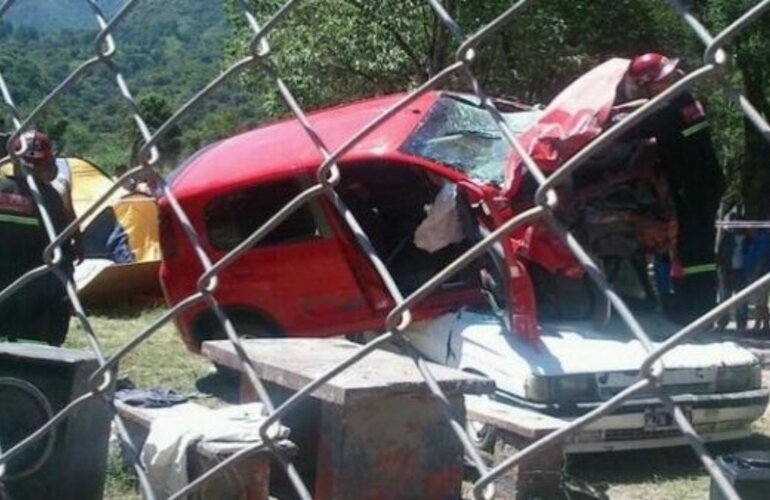 Imagen de Un joven atropelló una carpa y mató a dos hermanos