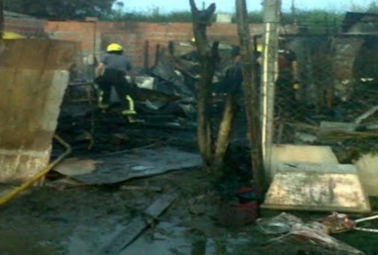 Imagen de Una madre y sus tres hijos murieron en un incendio