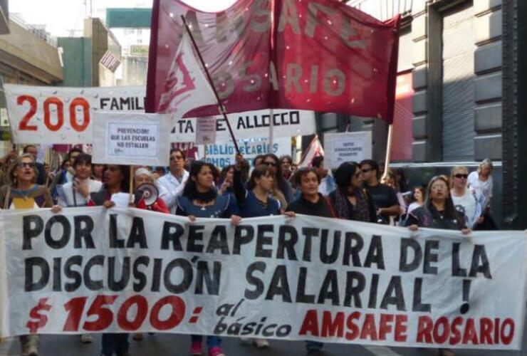 Imagen de El 5 de febrero arrancan las negociaciones salariales de docentes y estatales