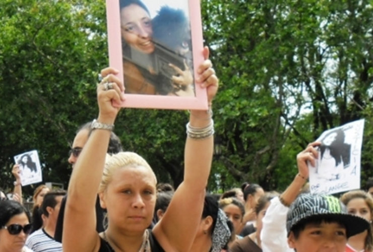 Imagen de Marcha de velas a dos meses del asesinato de Solange Villalba