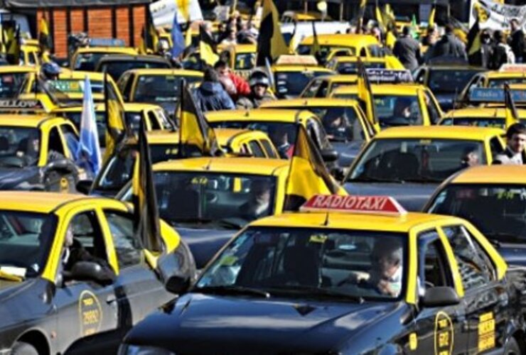 Imagen de Taxista viajaba armado con una tumbera