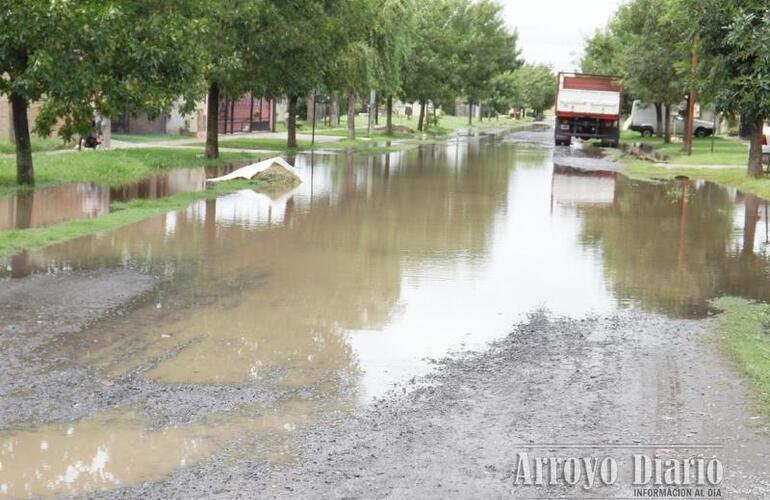 Imagen de Barrio anegado, vecinos enojados