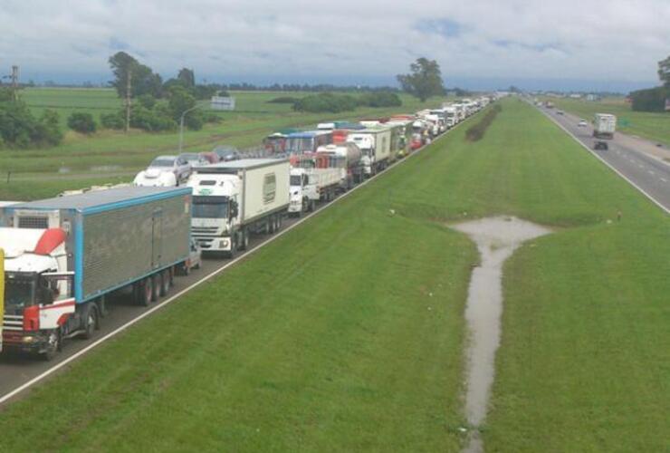 La autopista a Buenos Aires presenta hoy problemas de transitabilidad. Foto:C. Mutti Lovera. La Capital