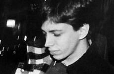 Sebasti&aacute;n Pira, en 1997, saliendo de la seccional 3&ordf;. Poco despu&eacute;s huy&oacute;. Foto: Archivo. La Capital