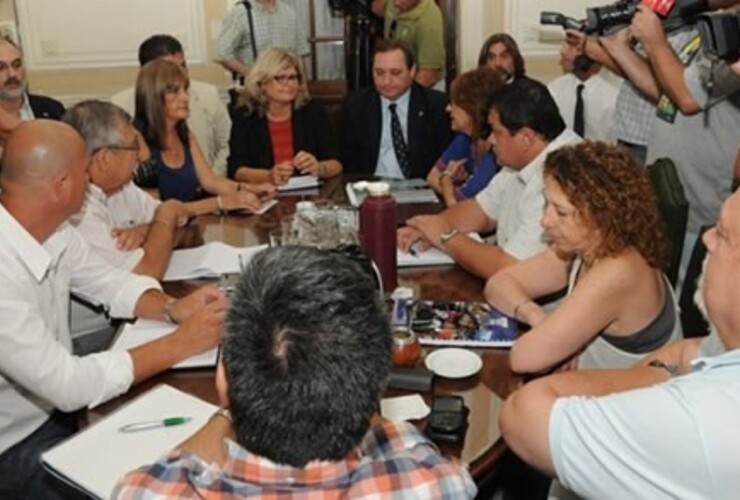 Imagen de Se abre la paritaria con docentes y estatales Imagen de Se abre la paritaria con docentes y estatales