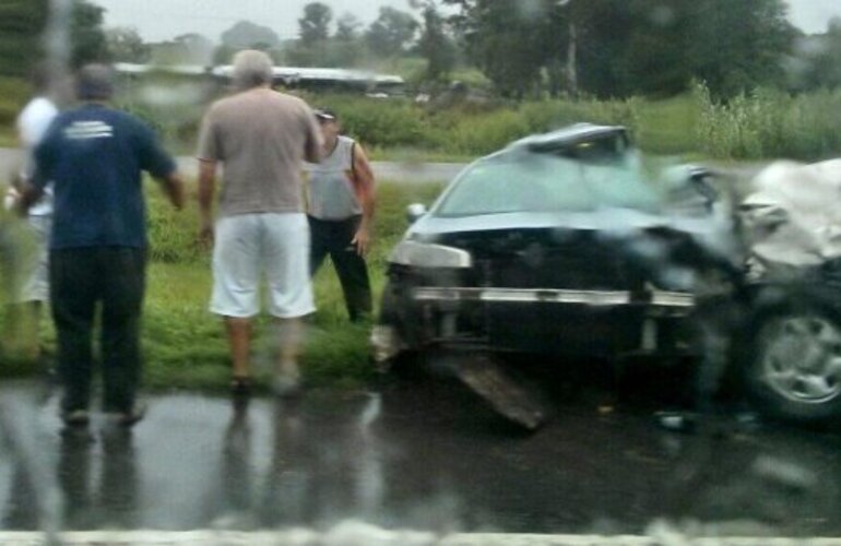 Imagen de Tragedia en la autopista Buenos Aires - Rosario: tres muertos por un choque