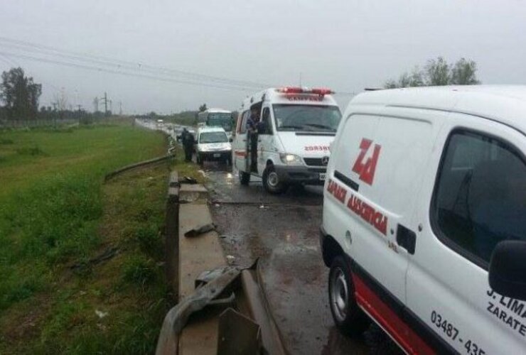 Imagen de Desesperada búsqueda de una mujer que cayó con su auto a un arroyo