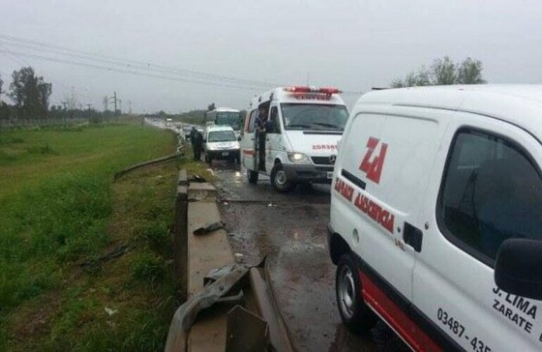 Imagen de Desesperada búsqueda de una mujer que cayó con su auto a un arroyo