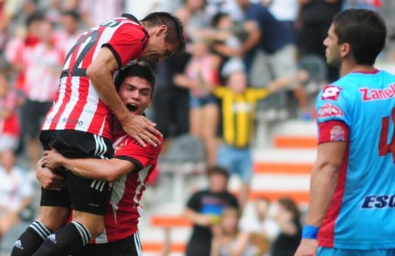 Imagen de Estudiantes le ganó a Arsenal en el inicio del Torneo Final