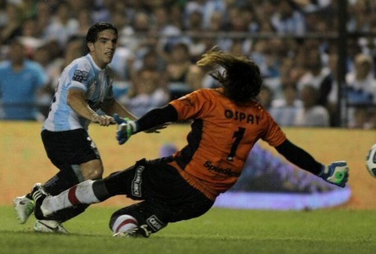 Imagen de Torneo Final: Racing goleó a Colón como local