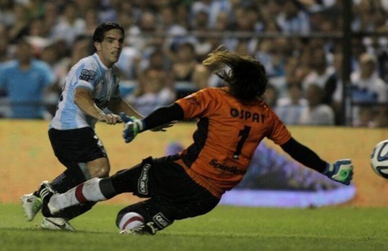 Imagen de Torneo Final: Racing goleó a Colón como local