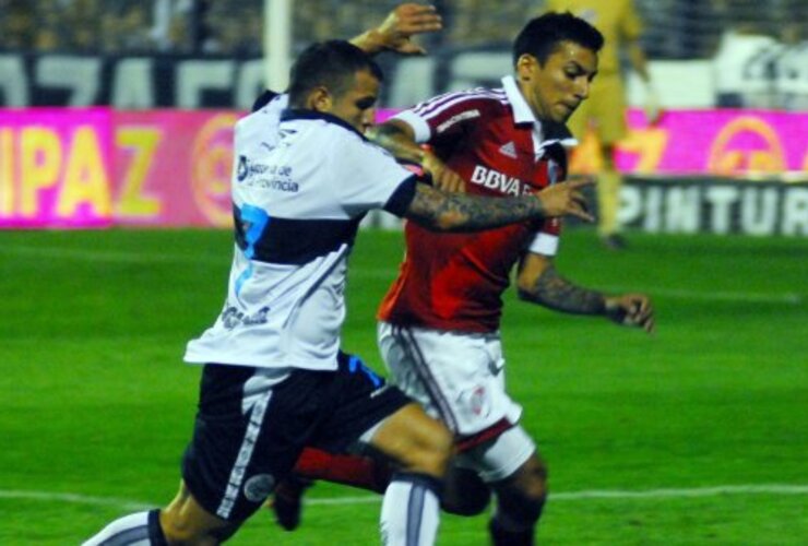 Imagen de Torneo Final: Con la vuelta de Cavenaghi, River choca con Gimnasia, que quiere seguir en Primera