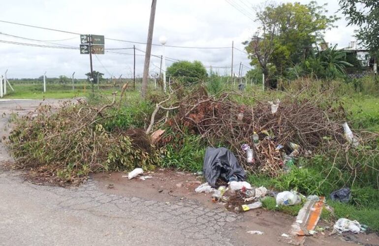 Imagen de El puerto local un verdadero basural