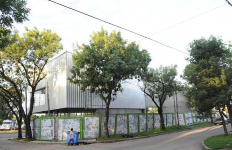 La esquina de Zuviria y Correa donde fue encontrado el artefacto explosivo. Foto: Francisco Guill&eacute;n. La Capital