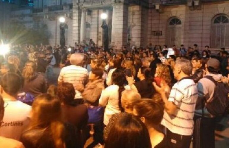 Imagen de Luj&aacute;n: tensi&oacute;n en marcha de vecinos por el crimen de un joven de 22 a&ntilde;os en un robo