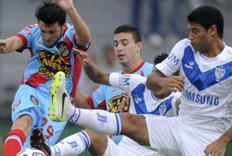 Imagen de Torneo Final: Vélez sorprendió a Arsenal en Sarandí y lo venció claramente por 3 a 1