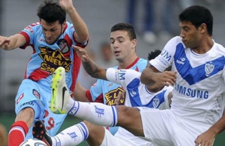 Imagen de Torneo Final: Vélez sorprendió a Arsenal en Sarandí y lo venció claramente por 3 a 1