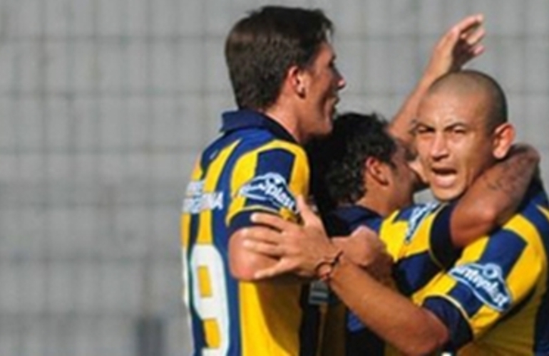 El festejo del gol de Encina que vali&oacute; tres puntos