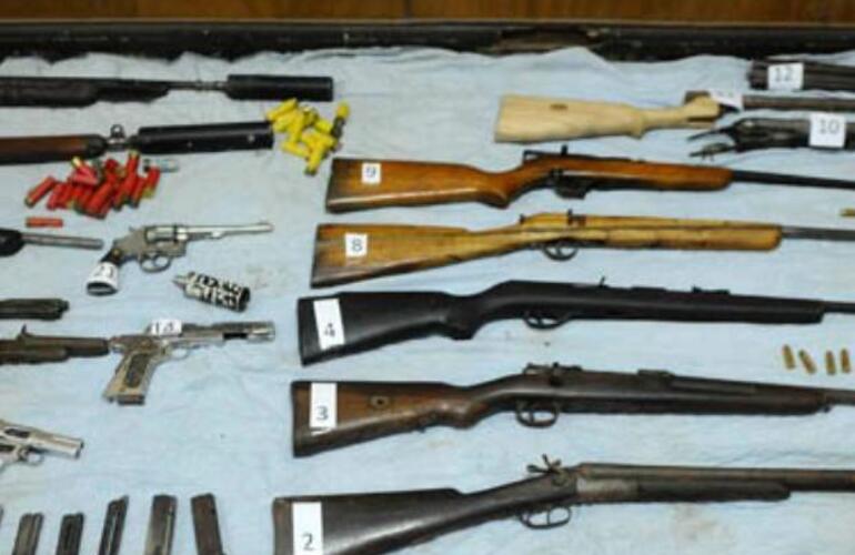 El detenido ten&iacute;a en su casa desde pistolas hasta carabinas con mira telesc&oacute;pica, una granada y munici&oacute;n de mortero. Foto: Imagen Ilustrativa