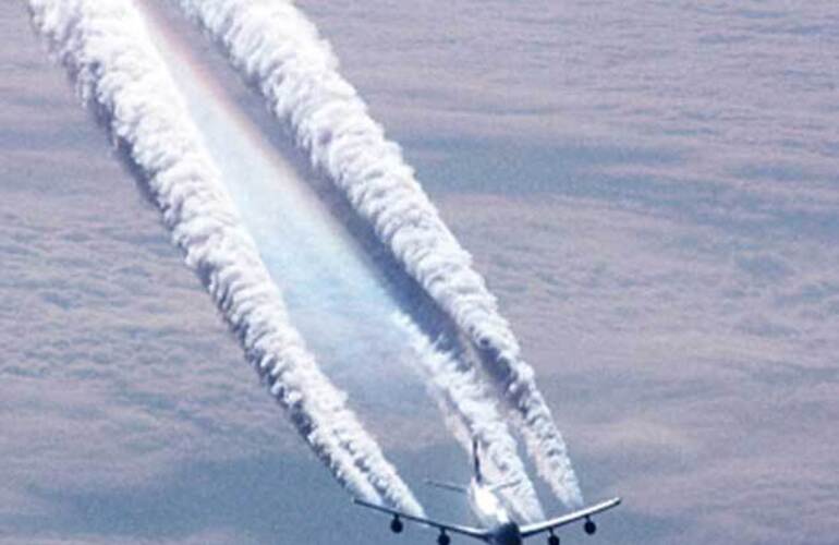 Foto: Chemtrails dejadas por un avión / greatdreams.com