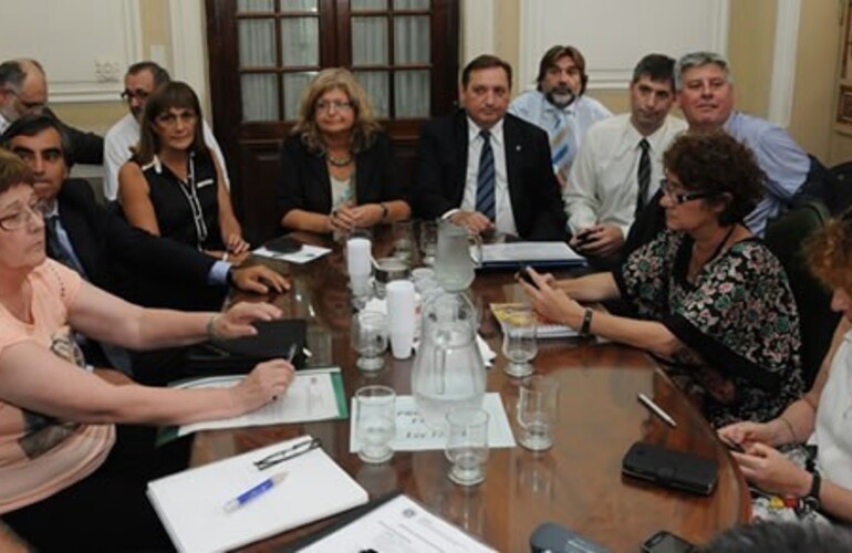 Imagen de La propuesta de la provincia: maestro de grado cobrar&iacute;a entre 6.500 y 9.000 pesos