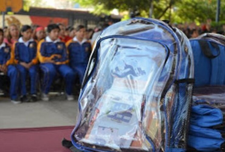 Imagen de En Misiones exigen a los alumnos ingresar con mochilas transparentes