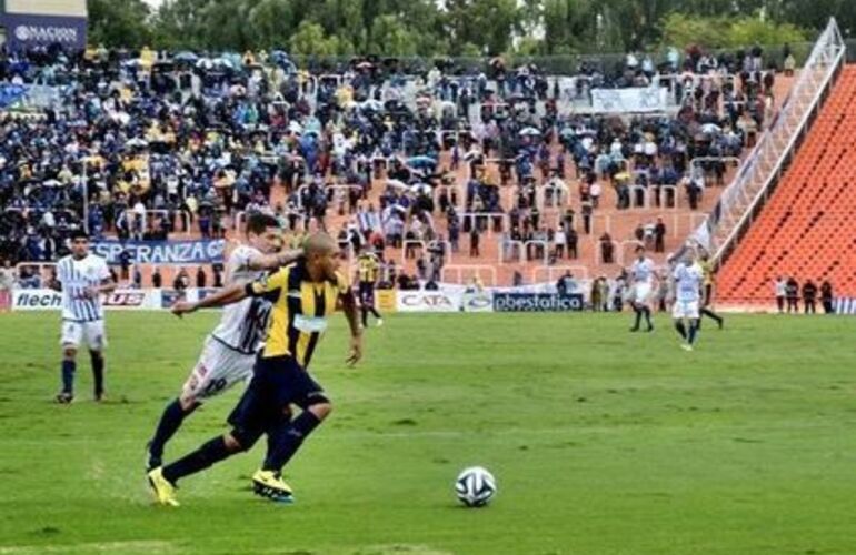 El Chino corrió todas, pero ninguna le quedó clara. Foto: rosariocentral.com