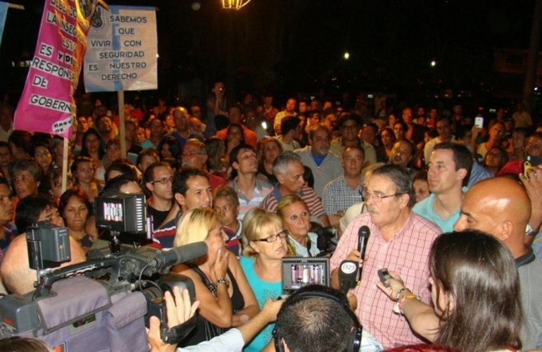 El intendente se hizo presente en la Asamblea Popular de anoche.