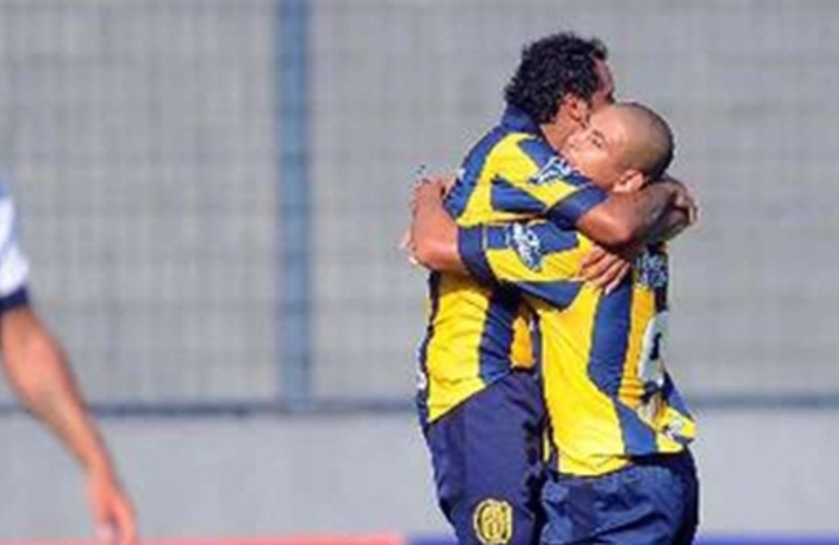 Un abrazo que vali&oacute; tres puntos en la primera fecha. Central quiere repetir