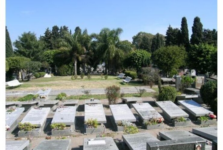 Imagen de Sobrevivi&oacute; cuatro d&iacute;as atrapado en la fosa de un cementerio