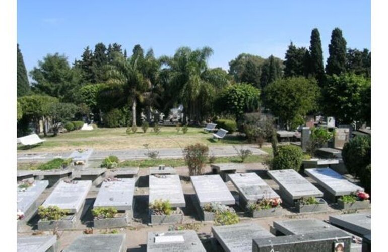 Imagen de Sobrevivió cuatro días atrapado en la fosa de un cementerio