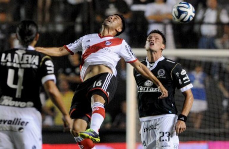 Imagen de River se durmió y All Boys se llevó un partido vibrante