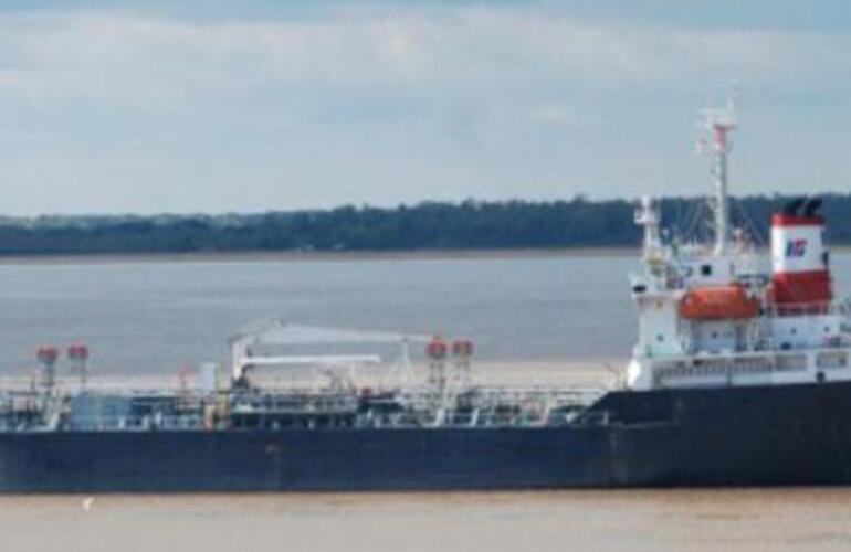 El buque estuvo m&aacute;s de 10 d&iacute;as varado y entorpec&iacute;a la navegaci&oacute;n fluvial.