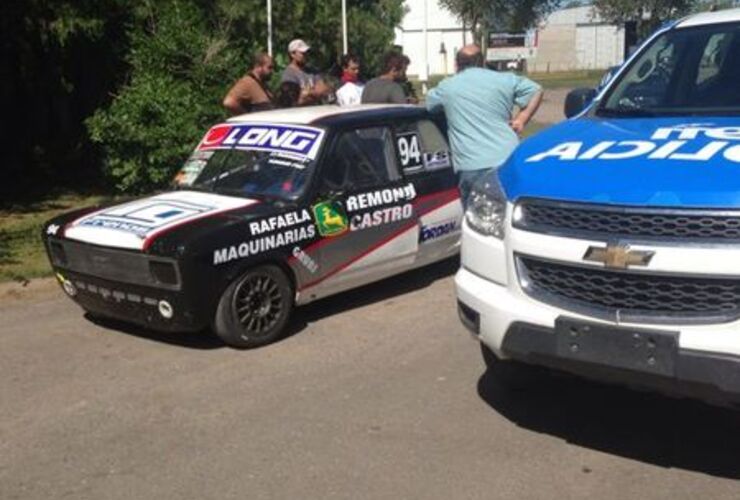 Imagen de Autom&oacute;vil de competici&oacute;n fue interceptado sobre el acceso autopista